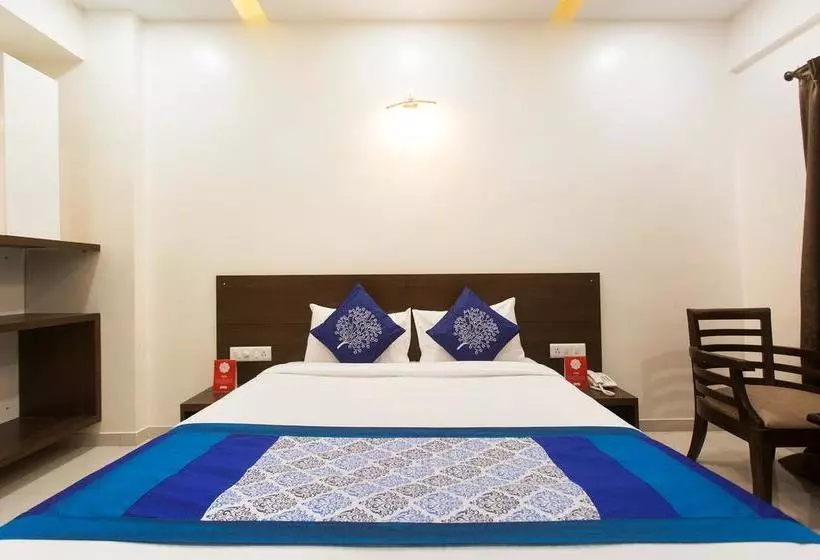 Oyo 10352 Hotel Vishwas