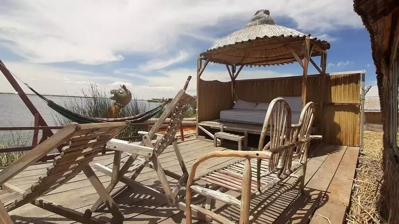 ホテル Uros Lake Titicaca Lodge