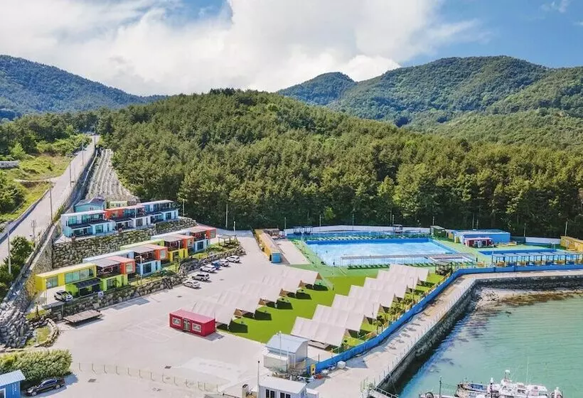 Goseong Bluebeach Pension&glamping