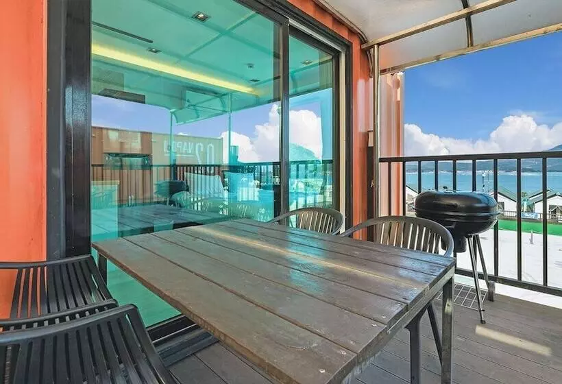 Goseong Bluebeach Pension&glamping