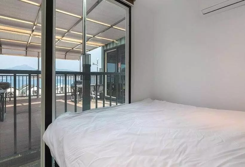 Goseong Bluebeach Pension&glamping