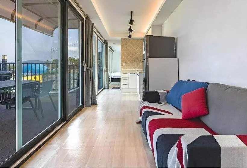 Goseong Bluebeach Pension&glamping