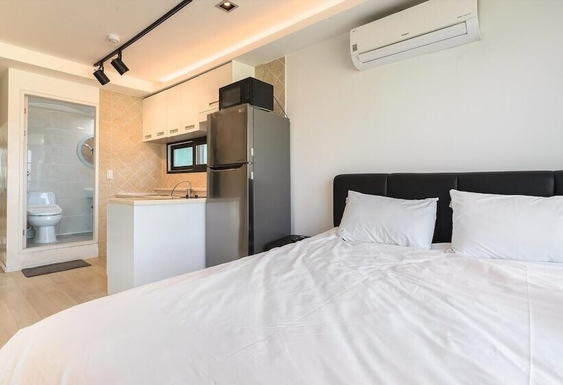 Goseong Bluebeach Pension&glamping