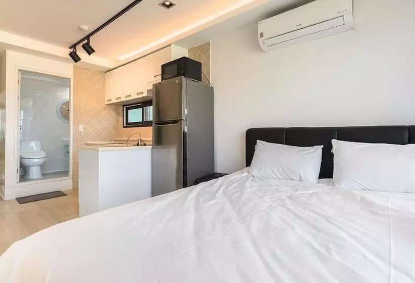 Goseong Bluebeach Pension&glamping