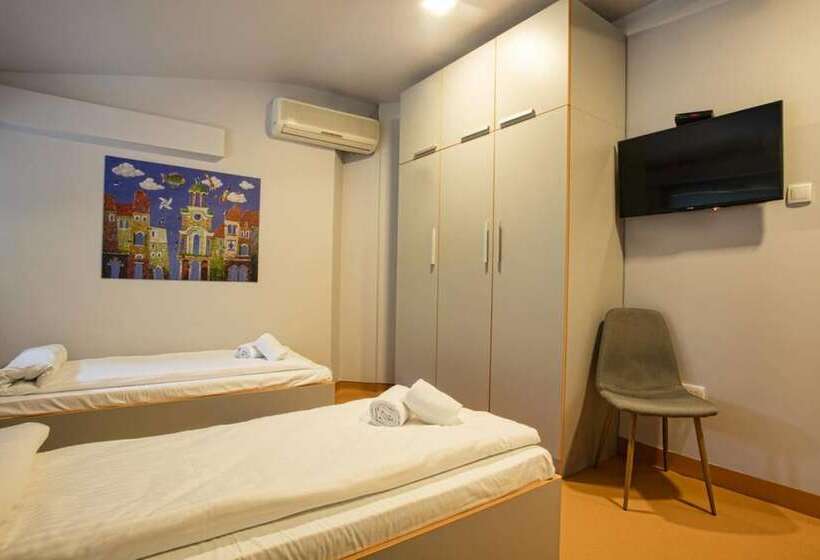 هاستل Astra Palace