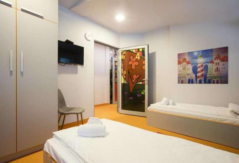 هاستل Astra Palace