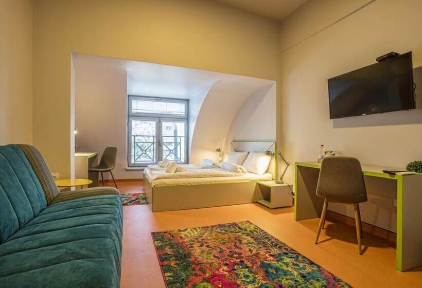 هاستل Astra Palace