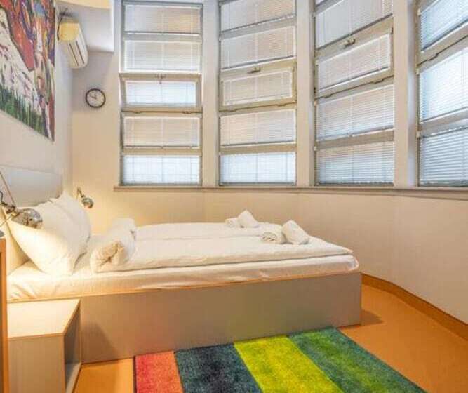 هاستل Astra Palace