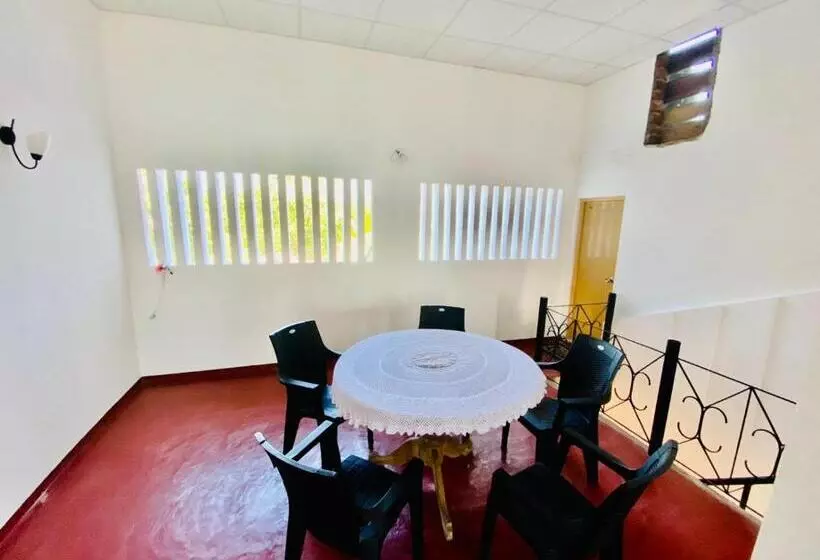 Hamba Hostel For Safari