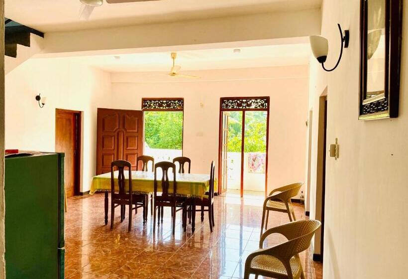 Hamba Hostel For Safari