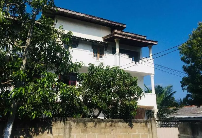 Hamba Hostel For Safari