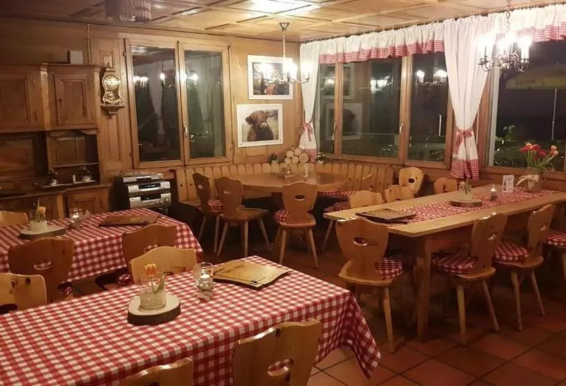 ホテル Gasthaus Platten