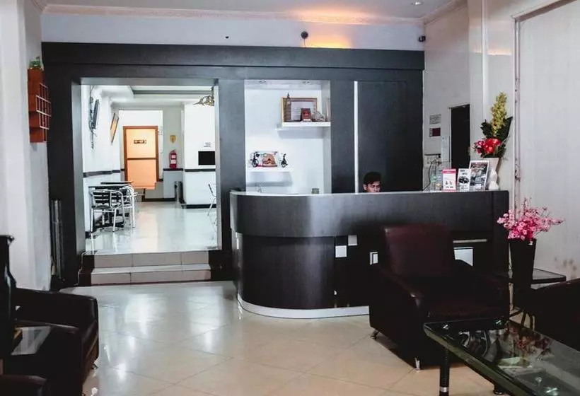 ホテル Reddoorz Plus Near Palembang Indah Mall