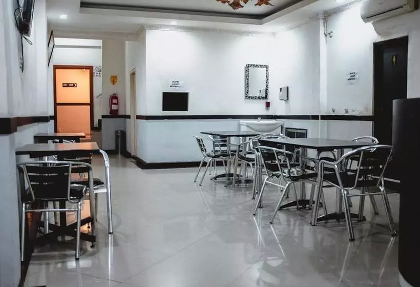 ホテル Reddoorz Plus Near Palembang Indah Mall