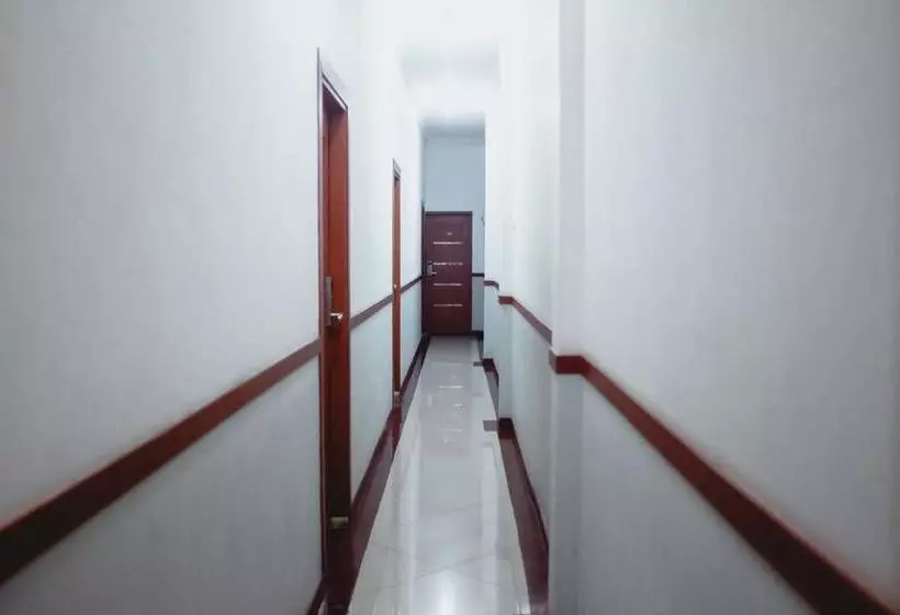 ホテル Reddoorz Plus Near Palembang Indah Mall