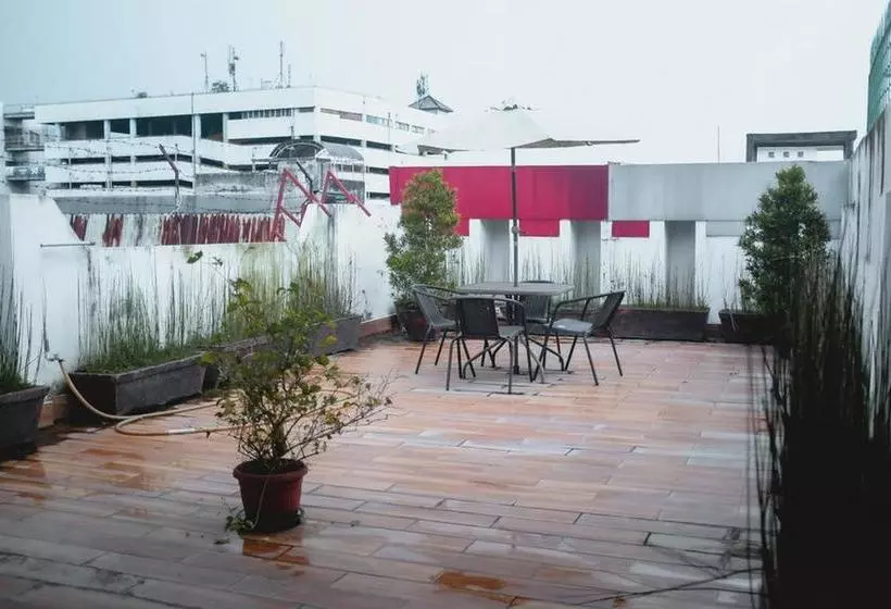ホテル Reddoorz Plus Near Palembang Indah Mall