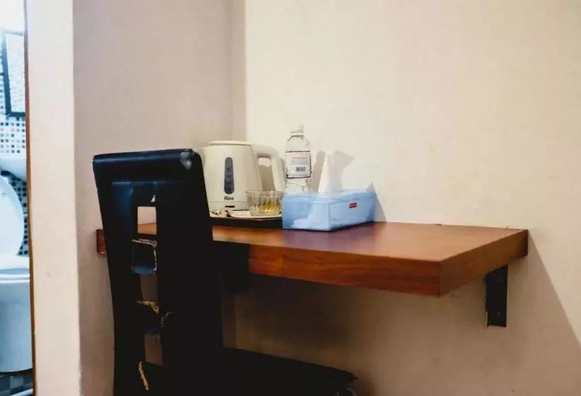 ホテル Reddoorz Plus Near Palembang Indah Mall