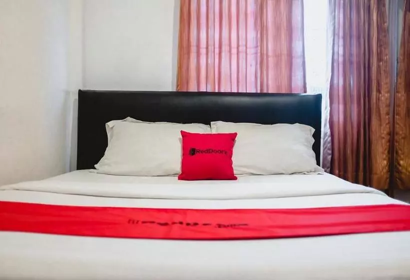 ホテル Reddoorz Plus Near Palembang Indah Mall