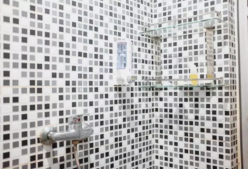 ホテル Reddoorz Plus Near Palembang Indah Mall