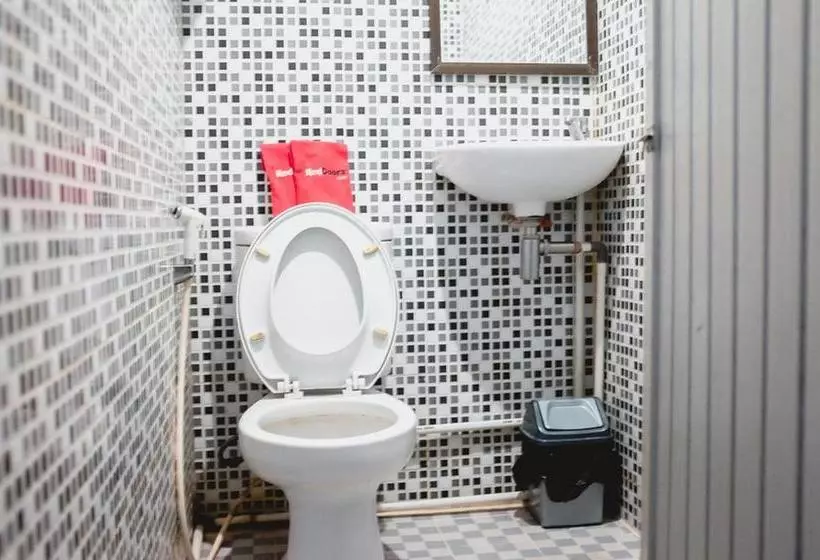 ホテル Reddoorz Plus Near Palembang Indah Mall
