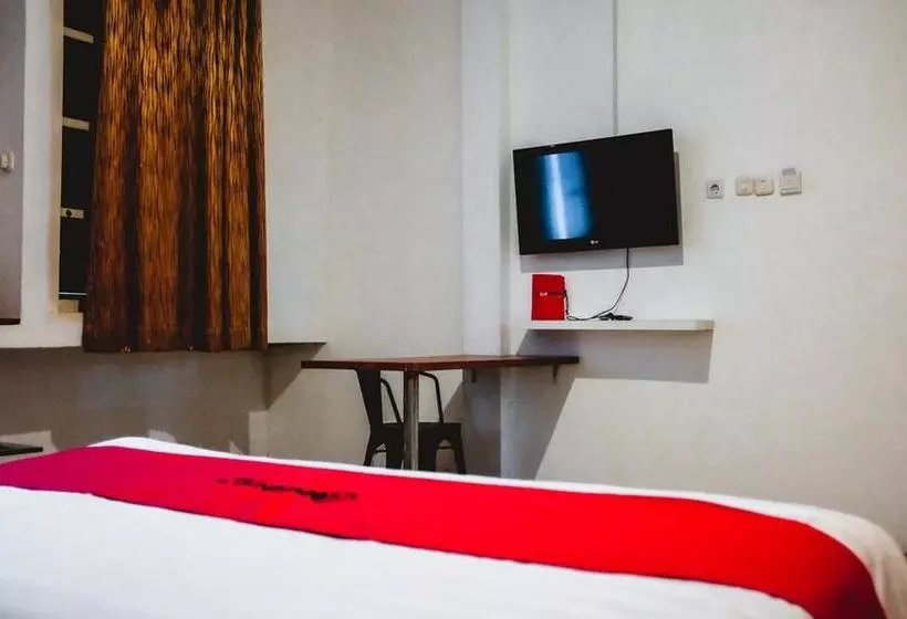 ホテル Reddoorz Plus Near Palembang Indah Mall