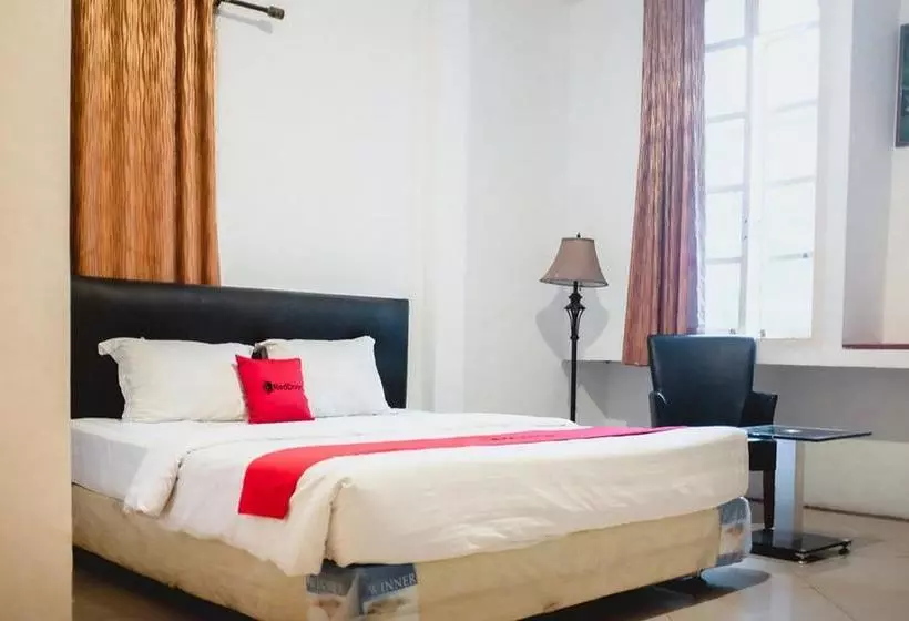 ホテル Reddoorz Plus Near Palembang Indah Mall