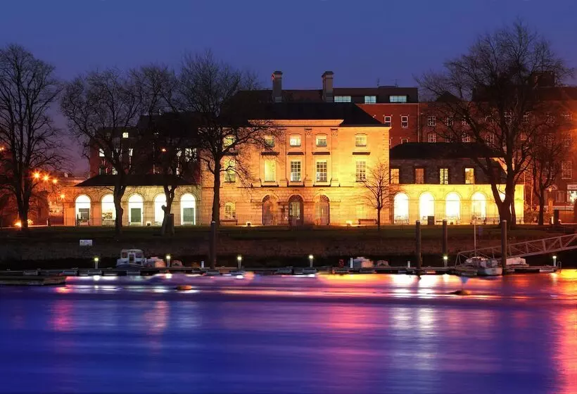 Hotelli The Quigley Residence