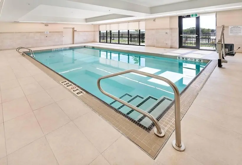 ホテル Comfort Inn & Suites Bradford