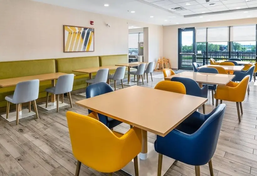 ホテル Comfort Inn & Suites Bradford