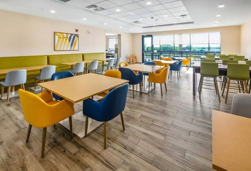 ホテル Comfort Inn & Suites Bradford