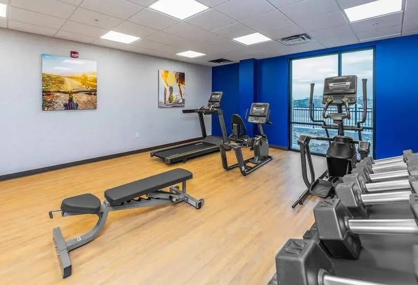 ホテル Comfort Inn & Suites Bradford