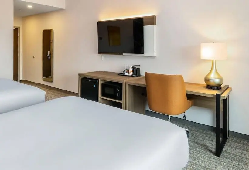 ホテル Comfort Inn & Suites Bradford