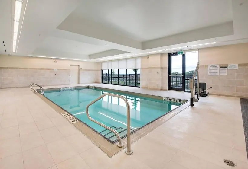 ホテル Comfort Inn & Suites Bradford