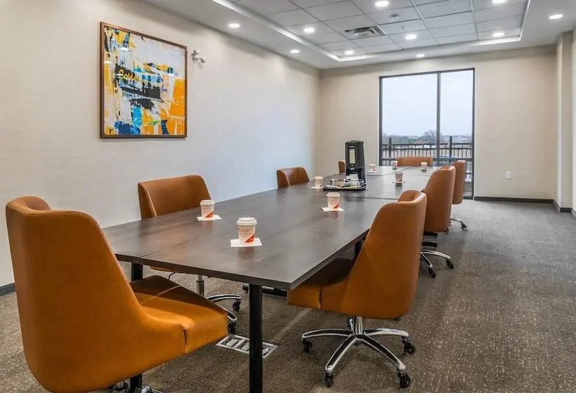 ホテル Comfort Inn & Suites Bradford