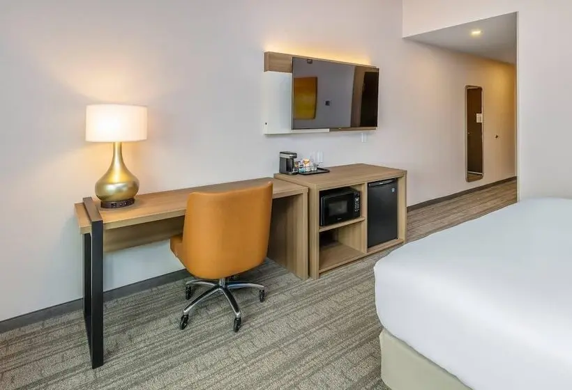 ホテル Comfort Inn & Suites Bradford