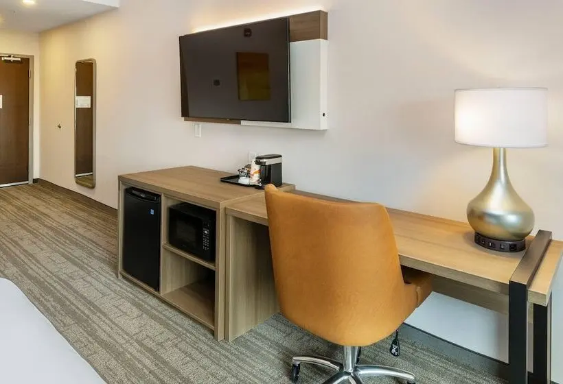 ホテル Comfort Inn & Suites Bradford