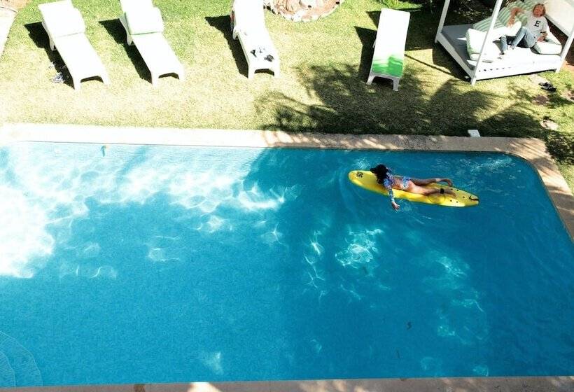 Nice Way Cascais Hostel & Surf Camp