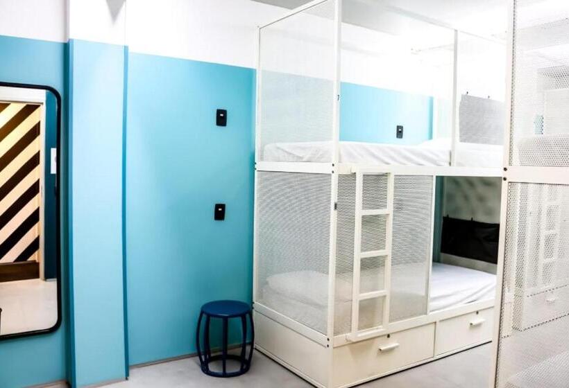 Artsy Vitoria Hostel