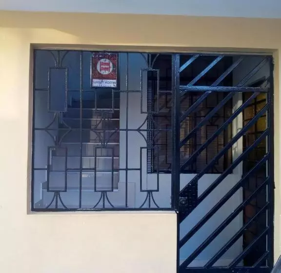 تختخواب و صبحانه Sunset Hostel Airport