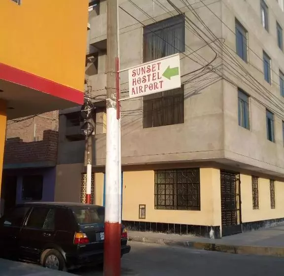 تختخواب و صبحانه Sunset Hostel Airport