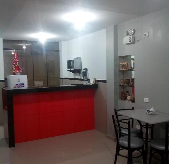 تختخواب و صبحانه Sunset Hostel Airport