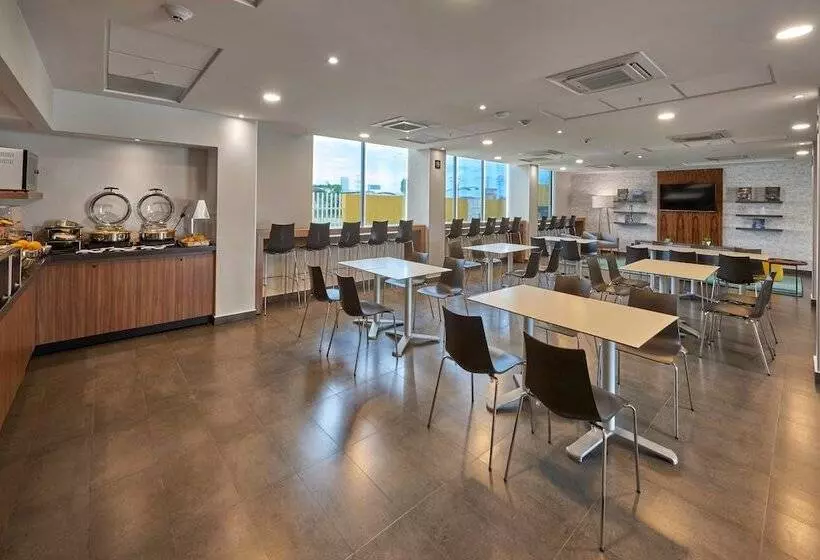 ホテル City Express By Marriott Comitán