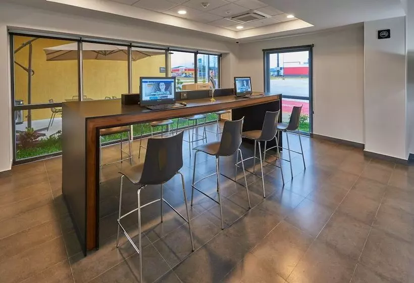 ホテル City Express By Marriott Comitán