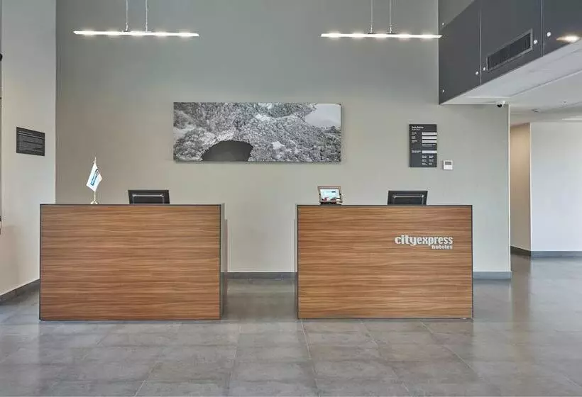 ホテル City Express By Marriott Comitán