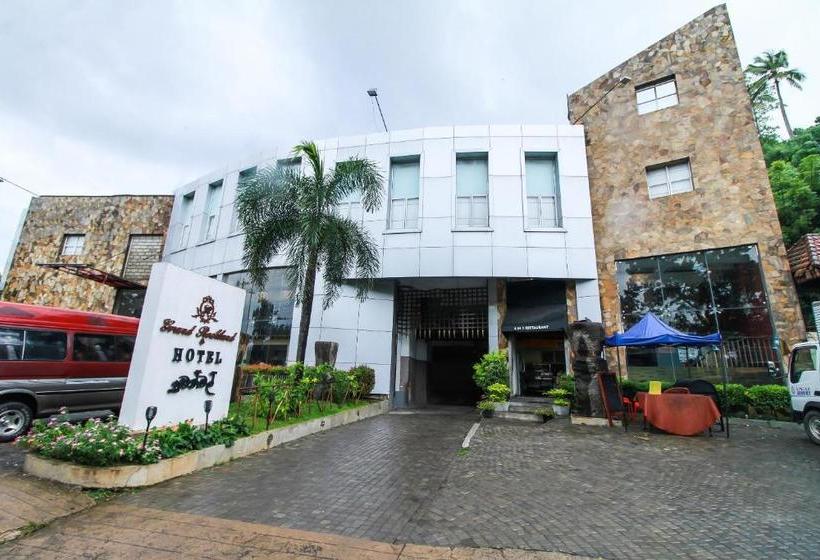 هتل Grand Rockland