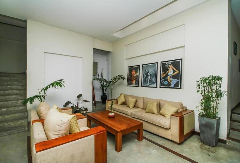 هتل Grand Rockland