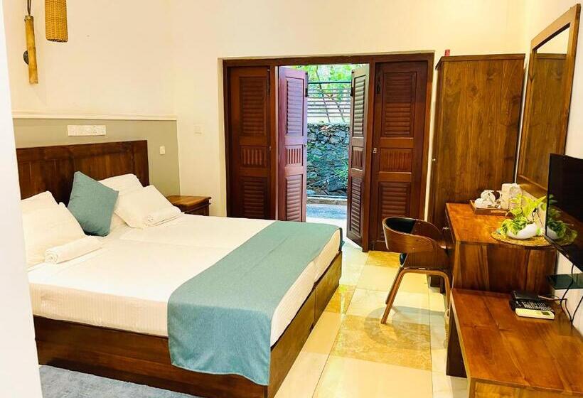 هتل Grand Rockland