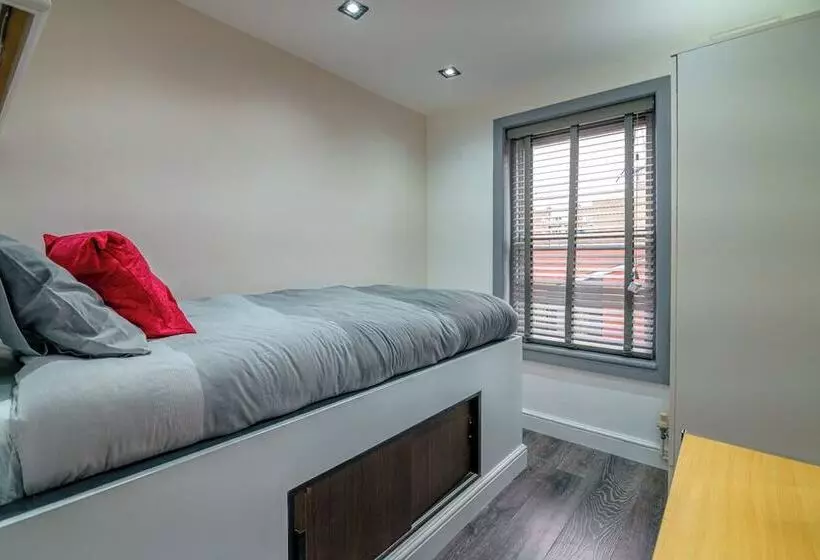 ペンション Central London Hub