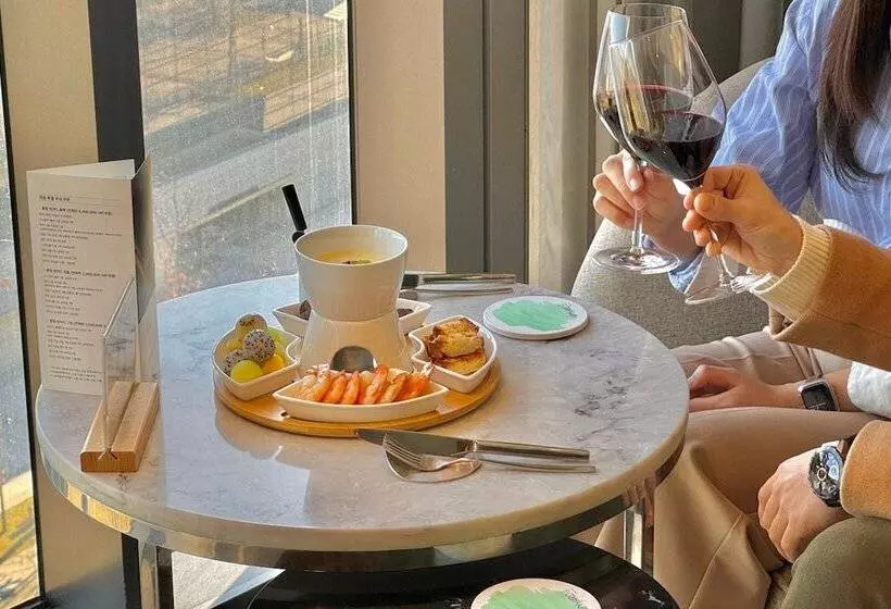 هتل Courtyard By Marriott Seoul Botanic Park