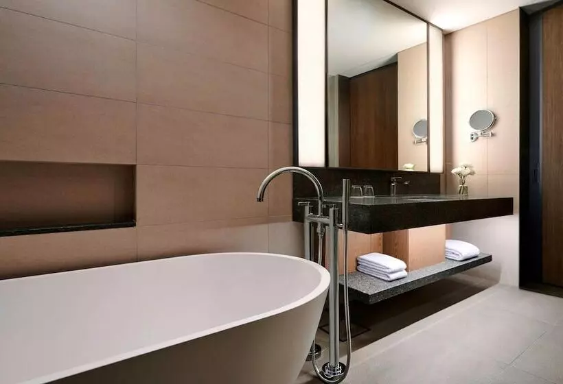 هتل Courtyard By Marriott Seoul Botanic Park